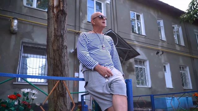 Курнул Ну вроде не навоз ￼Братишка кинул папирос