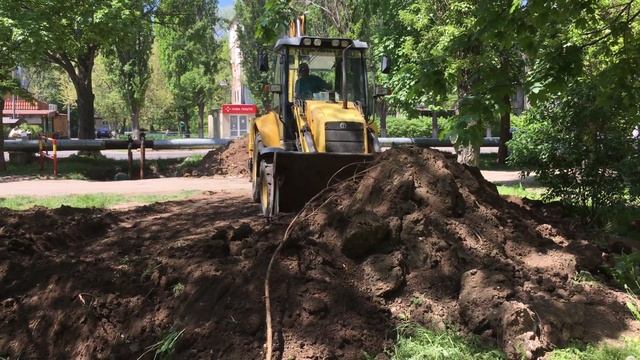 ЭКСКАВАТОР за работой. 1 часть на 8 минут. Развивающее видео про жёлтый трактор.