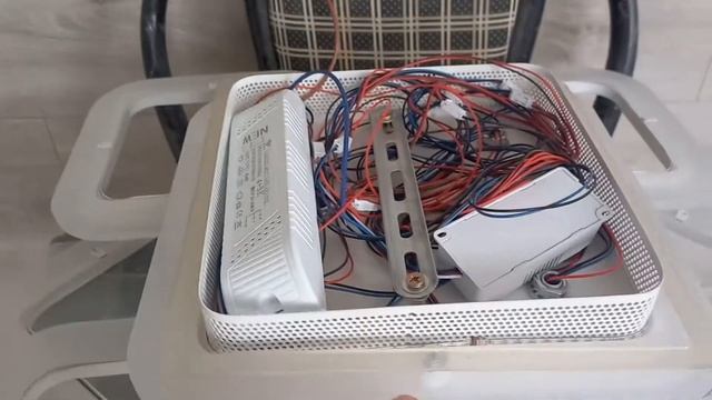 Установка ЛЕД люстры на натяжной потолок