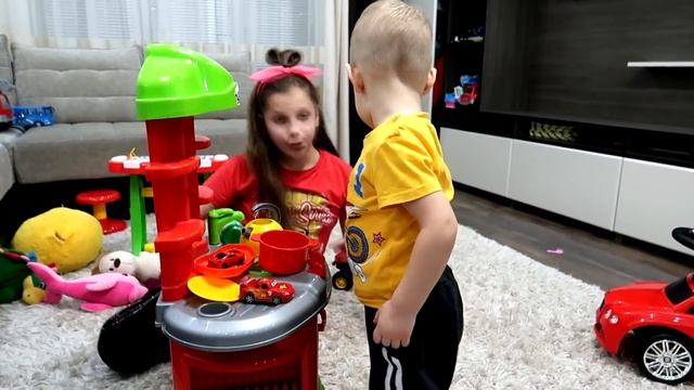 Дети НАКАЗАНЫ Мама поставилa их в УГОЛ