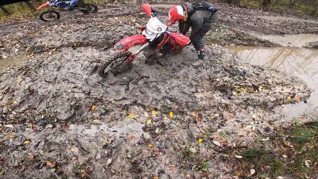 Питбайк Закопался В Глине / Вытащи Питбайк Челлендж / Покатушки на питбайке Бсе 125 и Аполло 150