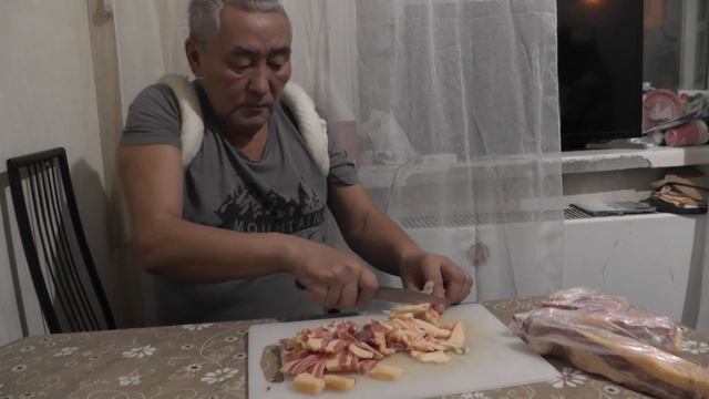 Любим есть сырое свежее мясо жеребятины!!!
