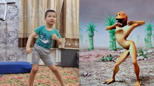 Жёлтый человек танцует.