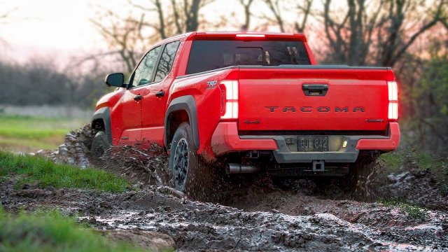 Toyota Tacoma Hybrid i-FORCE MAX 2024 года — тест-драйв по бездорожью