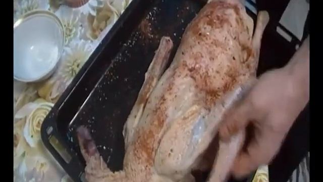 Гусь запечённый в духовке целиком в рукаве