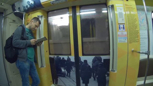 Вся кольцевая линия метро. Объявления на английском. Именной поезд "Кино Победы" // 04.09.2016