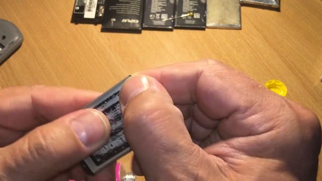 ВЗДУЛСЯ АККУМУЛЯТОР ОТ ТЕЛЕФОНА ? ЧТО ДЕЛАТЬ ? ЕСТЬ РЕШЕНИЯ