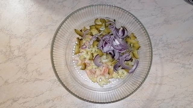 Салат с креветками и сельдереем