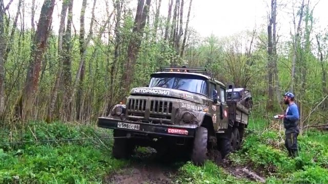 Эксклюзивный УАЗ способен обставить грузовика! ЗИЛ 131 6х6 против УАЗ Хантер 6х6 на бездорожье.