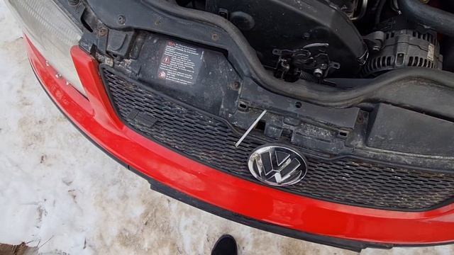 Как снаружи быстро правильно открыть капот фольцваген б 5