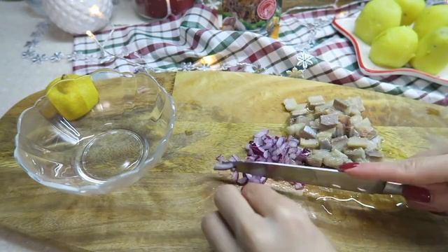 Вариант того, как можно украсить новогодний стол
