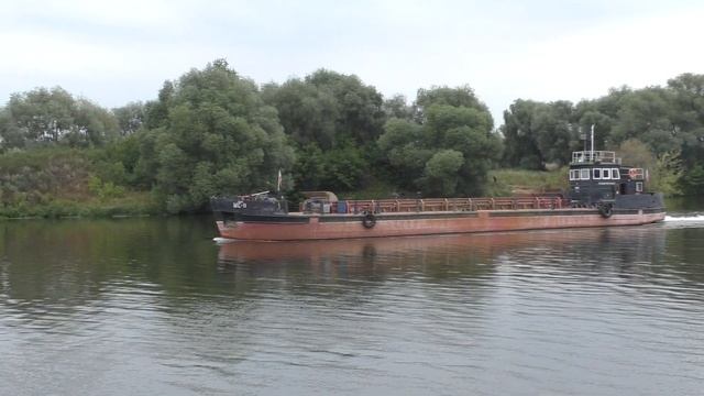 Самоходная грунтоотвозная шаланда ШС-11 Тип: ШС Проект: 711Б идет вверх по Москва-реке