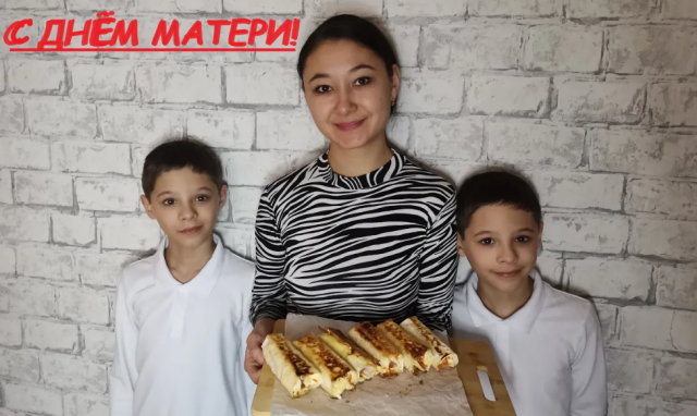 РЕЦЕПТ НА ДЕНЬ МАМЫ! Сыночки готовят. Сосиски с начинкой в лаваше. Быстрый и сытный перекус