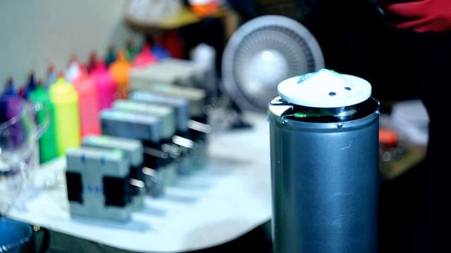 Литьё двухцветных силиконовых приманок | 210 приманок за час |