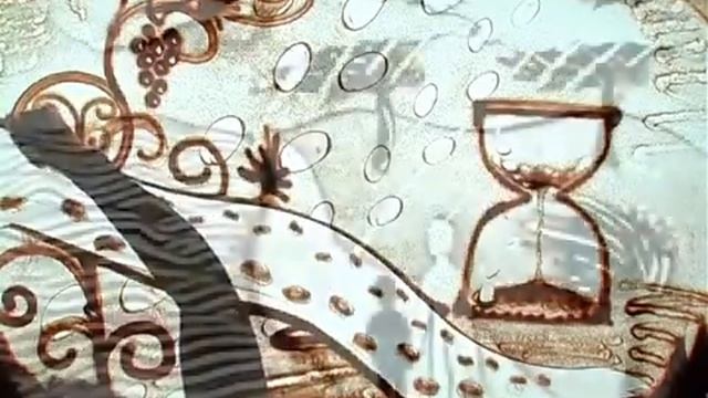 "Следы на песке" - Наталья Бергер поет и рисует песком песню Ильи Якунина