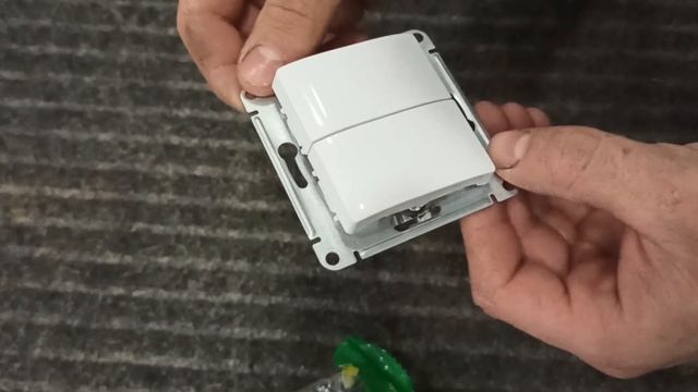 Выключатель двухклавишный скрытый SCHNEIDER ELECTRIC Glossa Видеоотзыв (обзор) Антона
