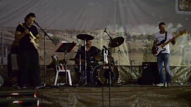 ΤΡΥΠΕΣ - ΤΑΞΙΔΙΑΡΑ ΨΥΧΗ (Rockόμελω live Cover)