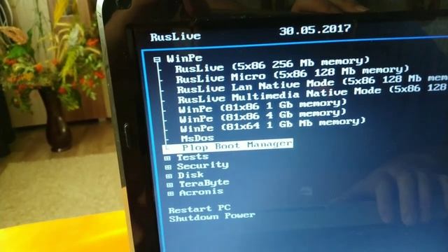 Компьютер включается, но не загружается.