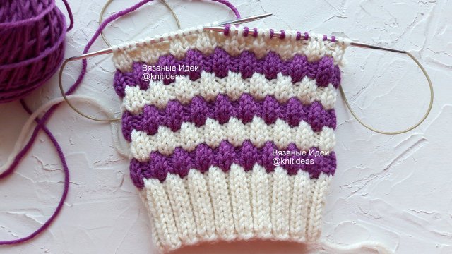 Двухцветный узор на основе резинки 2 на 2 по кругу!