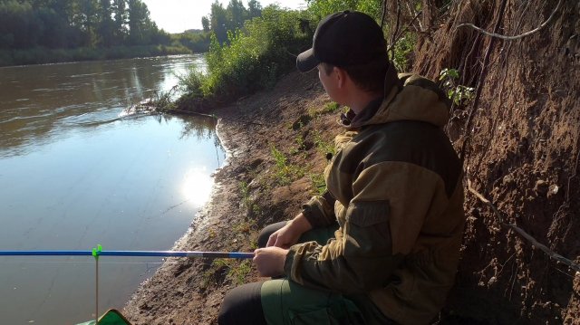 Рыбалка на поплавок и донку. Поймал трофейного голавля