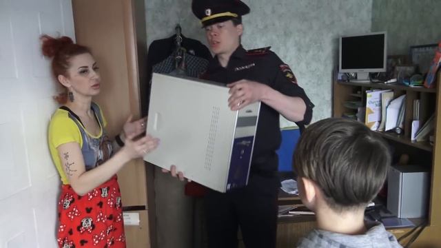 СОТРУДНИК ПОЛИЦИИ ЗАБРАЛ КОМПЬЮТЕР У ШКОЛЬНИКА В РЕАЛЬНОЙ ЖИЗНИ!| АНТИ-ГРИФЕР ШОУ