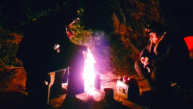 ДУШЕВНАЯ РЫБАЛКА С НОЧЁВКОЙ НА САКМАРЕ. КЛЁВ, КАК НА БЕЛЫХ КАМНЯХ. ЗВУКИ ПРИРОДЫ, КОСТЁР, ОБЩЕНИЕ