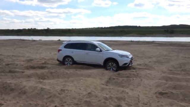 Обновленный Mitsubishi Outlander 2020 поддержал L200:  проехали везде. Тест драйв обзор.