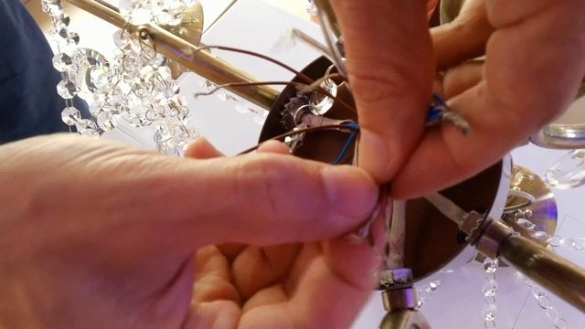 КАК ПОДКЛЮЧИТЬ ЛЮСТРУ КАК СОЕДИНИТЬ ПРОВОДА СВОИМИ РУКАМИ