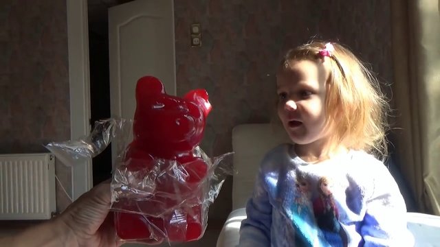 Посылка с игрушками и платьем Золушки распаковка Box with toys and Gummy Bear un