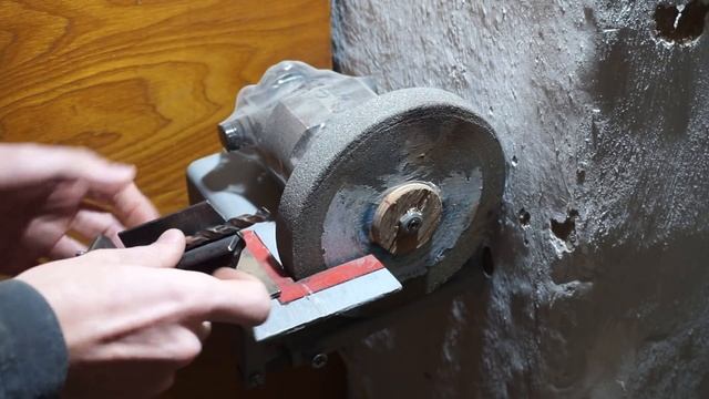 Устройство для заточки сверл своими руками из дверной петли