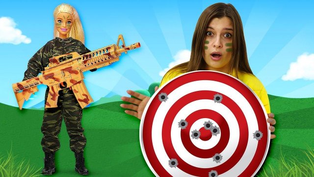 Барби в армии?! Смешные видео для девочек Ох уж эти куклы