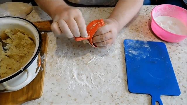 Самые вкусные вареники с картошкой со шкварками и луком.