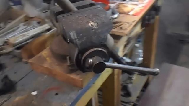 Замена пыльника ШРУСА правого наружнего привода на Рено Логан, Сандеро, Лада Ларгус
