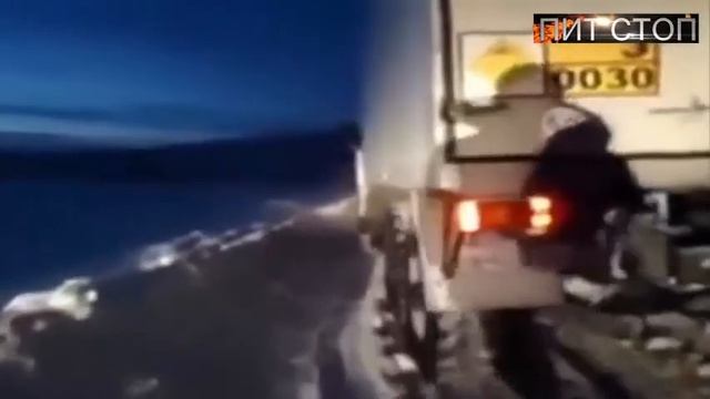 ЗИМНИК Якутия , Ямал , Сибирь Дальнобойщики по бездорожью севера Yakutia , Yamal , Siberia