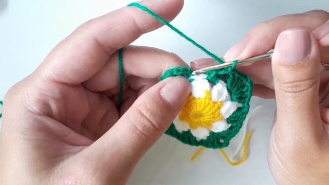 ЦВЕТОЧНЫЙ МОТИВ КРЮЧКОМ. ВЯЖЕМ БАБУШКИН КВАДРАТ.