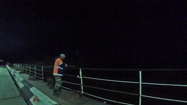 У НАЛИМА НАЧАЛСЯ ЖОР! ДИКИЙ КЛЁВ НАЛИМА НА РЕКЕ!