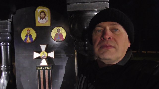 Геннадий Горин в парке Победы вечером. Парк Победы. Город Орёл