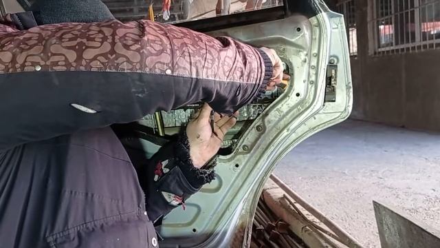 Как снять заднюю наружную дверную ручку ваз 2114 #RAZNOBOY #ВАЗ2114 #какснять