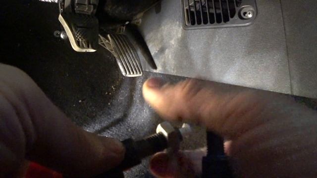Замена датчика положения педали тормоза лягушки на Лада Гранта ошибка Р0504