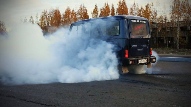 Дневник корча: УАЗик валит и ломается.