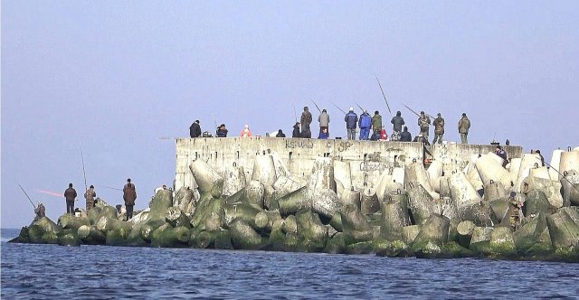 САЛАКА ПОШЛА! ОДИН ЗАБРОС И 5 РЫБ. РЫБА СТЕНОЙ! ЭТО КАКОЙ ТО...