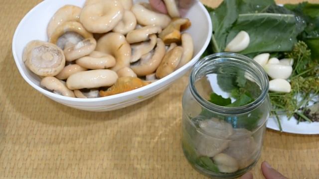 Как солить белые грузди холодным способом? Хрустящие и ароматные.