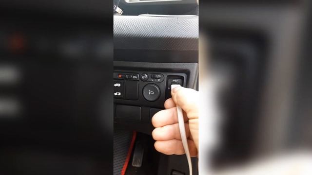 Розетка USB в Хонда фрид спайк.
