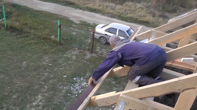Установка капельника. Двускатная мансардная кровля установка капельника.