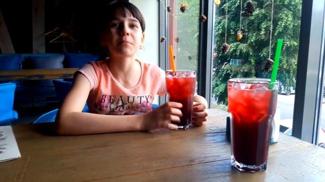 ПОЧЕМУ У МЕНЯ РОЗОВЫЕ ВОЛОСЫ? РОМАНТИК С МАМОЙ.