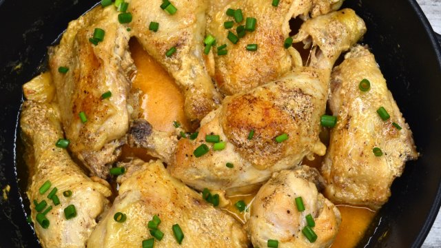 КУРИЦА В СЛИВОЧНО-ЧЕСНОЧНОМ СОУСЕ