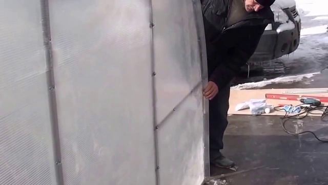 Монтаж сотового поликарбоната по дуге.mp4