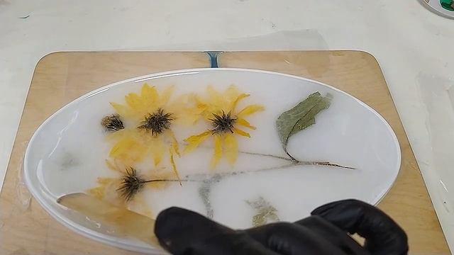 Декор из эпоксидной смолы с цветами