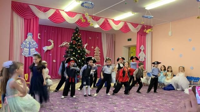 Танец пиратов. Подготовительная группа в детском саду.