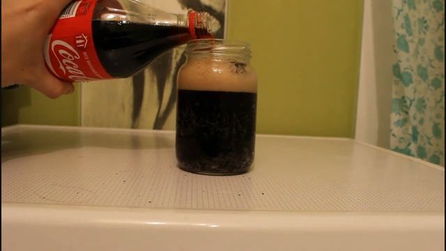 Кока Кола разъедает ржавчину